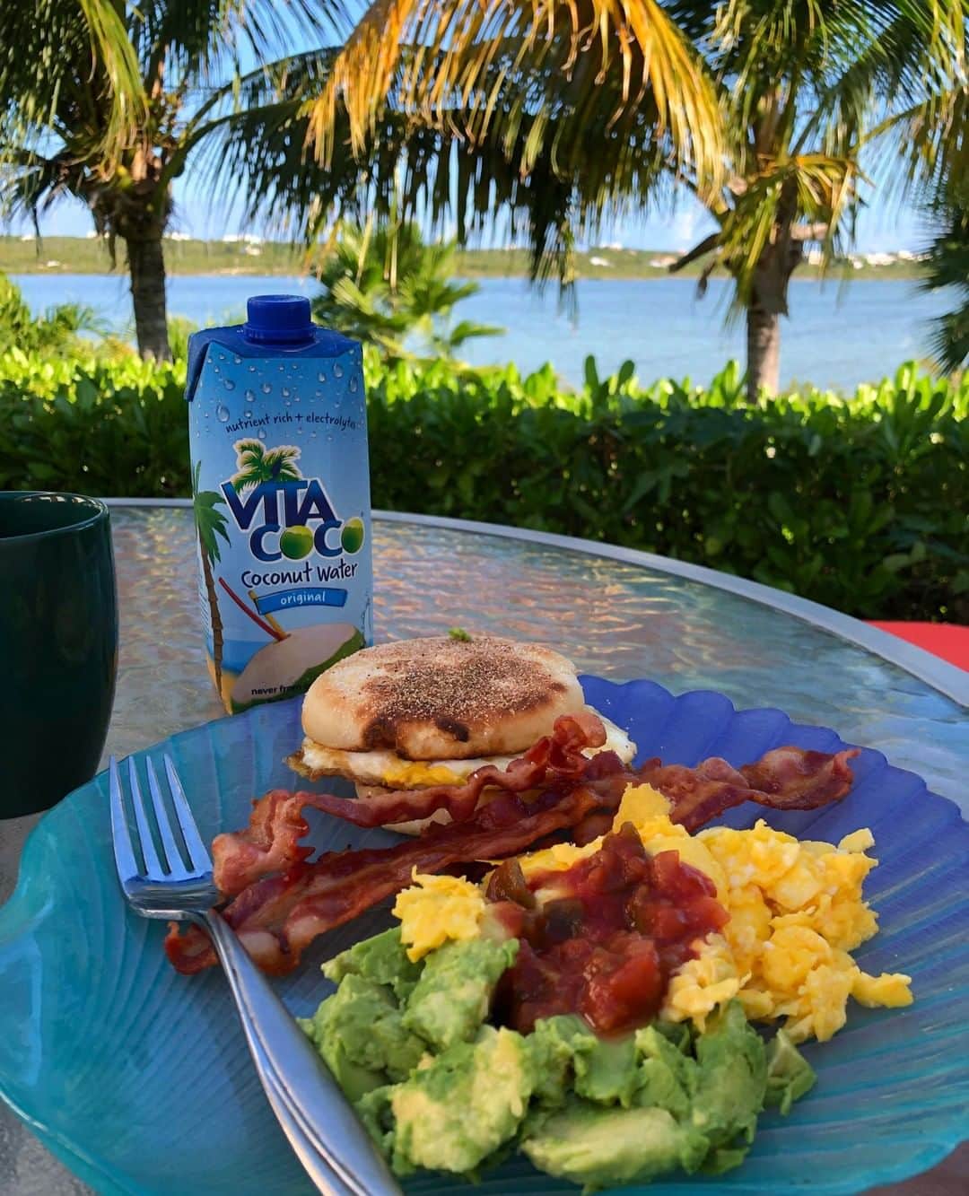 Vita Coco Coconut Waterのインスタグラム：「We *wish* that cracking open a Vita Coco suddenly teleported you to a tropical vacation, but unfortunately that doesn't actually happen. But drink up, it's worth a shot.」