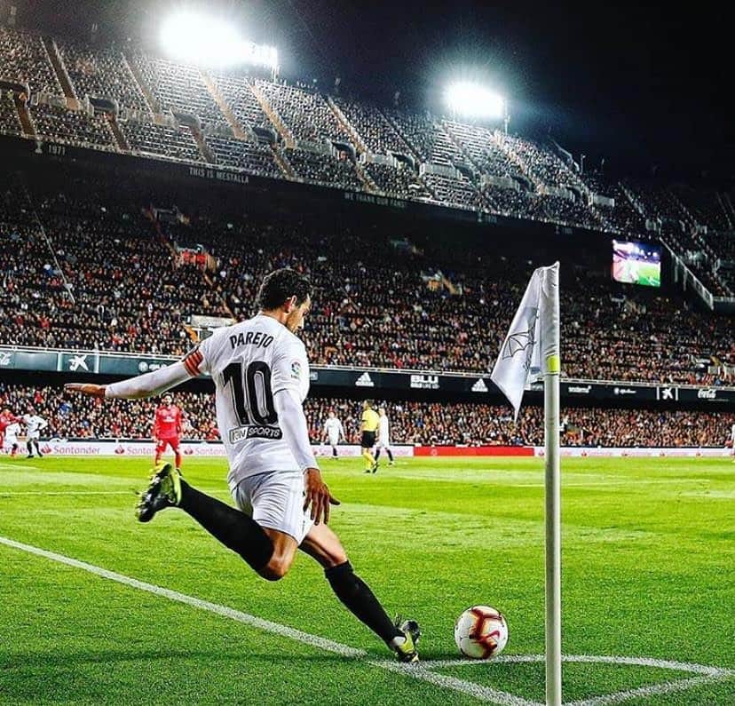 のインスタグラム：「Aquí y con vosotros TODO es posible. #Mestalla #ValenciaCF」