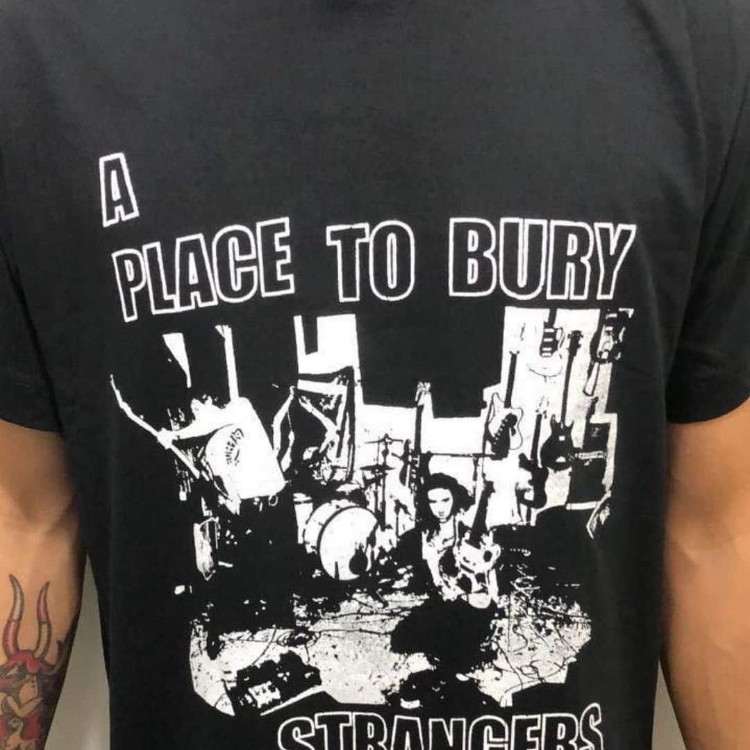 A Place to Bury Strangersのインスタグラム：「#Repost @balaclavarecords ・・・ Falta muito pouco para esgotar a meia entrada para ver @aptbs nesta quarta! Corram porque o teatro tem capacidade super limitada e será um show diferente de quarta. Ingressos: http://bit.ly/2Vm7nr5  Camisetas e discos estarão a venda junto com merch lindo da banda! Cheguem cedo 😉」