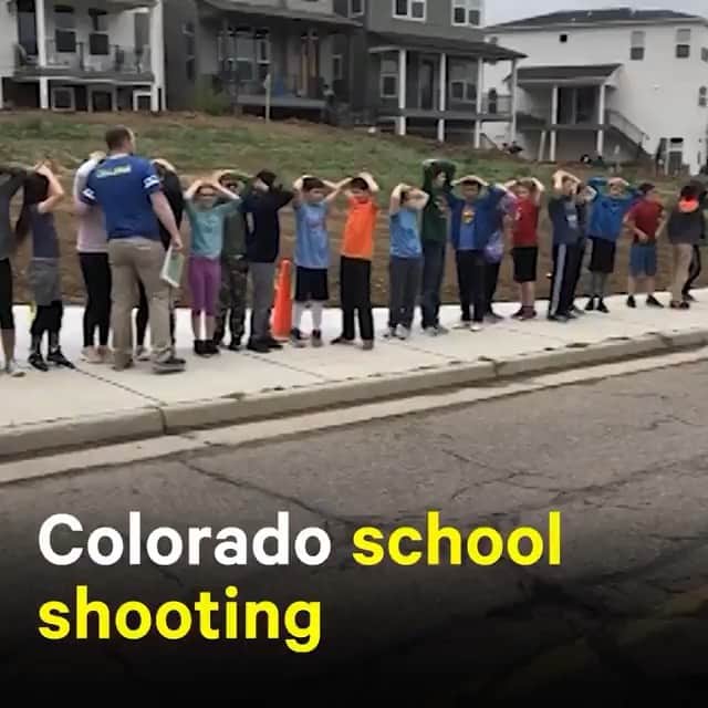 レナ・ヘディのインスタグラム：「WHEN!!?? When will it stop! HOW MANY KIDS HAVE TO DIE. How many hearts have to break. How much trauma has to be carried. I write this with angry tears. #guncontrolnow NOW 💔💔💔💔 And before you all start. I KNOW  I’m not American. I live there sometimes, I work there, I pay taxes. I have American friends that I love. And my social conscience is EXPLODING with fury that a decrepit “right” is more powerful than the repeated loss of young brilliant lives.」