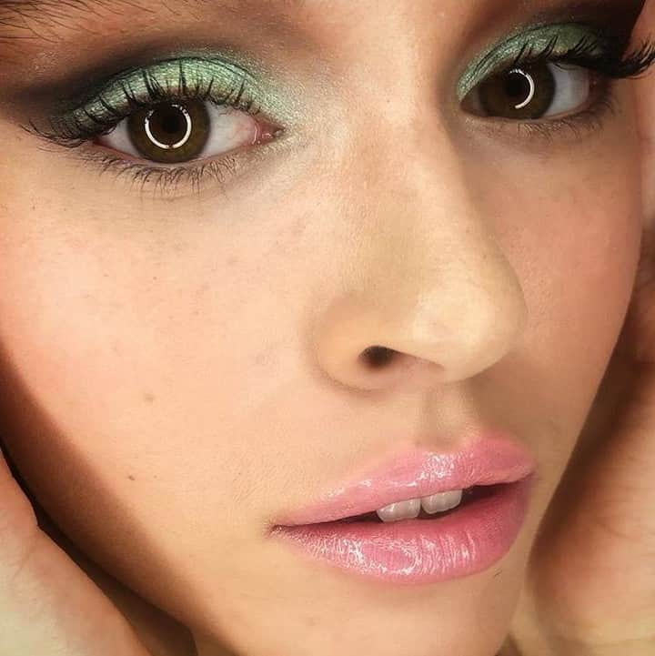 NARSさんのインスタグラム写真 - (NARSInstagram)「These pastels for spring = actually groundbreaking. (Products used:  Skin Deep Eye Palette, Ecstasy Eyeshadow and Turkish Delight Lip Gloss.) #regram NARS Senior Makeup Artist @clay_reid | Model @ellieannward」5月9日 5時00分 - narsissist