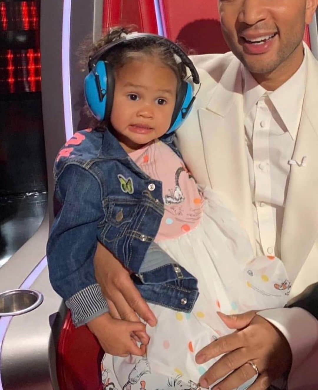 E! Onlineさんのインスタグラム写真 - (E! OnlineInstagram)「John Legend always got all the credit for looking like their kids... until today. 😬 (📷: Instagram/NBC)」5月9日 5時16分 - enews