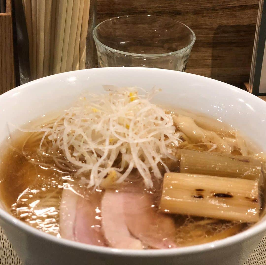 run+さんのインスタグラム写真 - (run+Instagram)「やっと行けた #鴨と葱 やっぱり美味しかったー٩(ˊᗜˋ*)و 10分くらい並んだけど、みんな食べるの早いからスムーズ #御徒町 #ラーメン #ランチ」5月9日 5時48分 - runplus