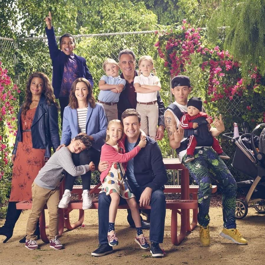 コビー・スマルダーズのインスタグラム：「Season finale of @singleparentstv tonight on @abcnetwork. I mean look at these cute faces!!!」