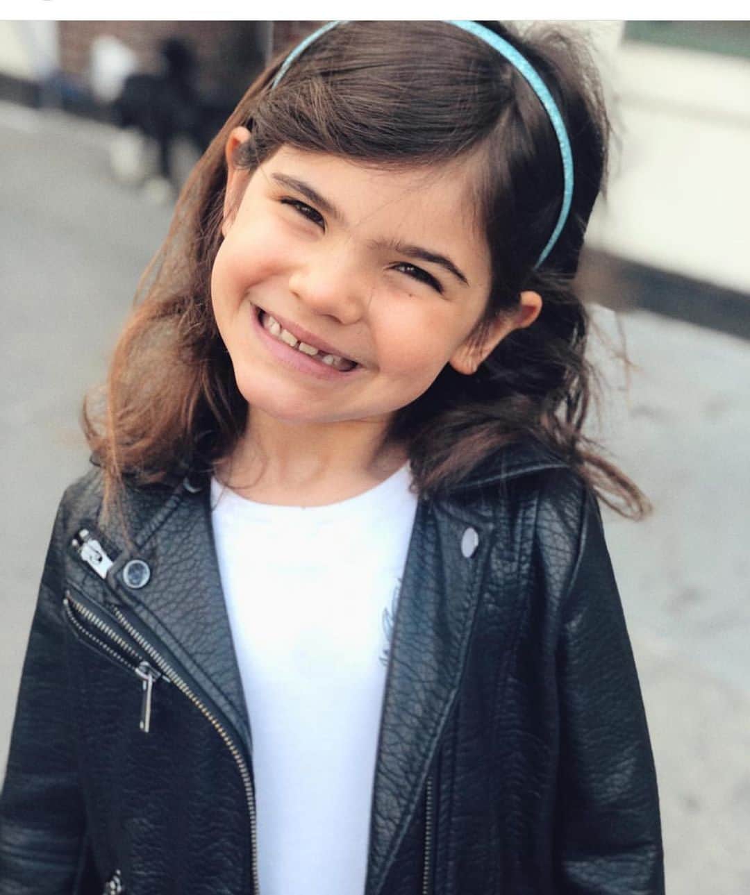 のインスタグラム：「Missing my fav smile 💙 @juliarestoinroitfeld」