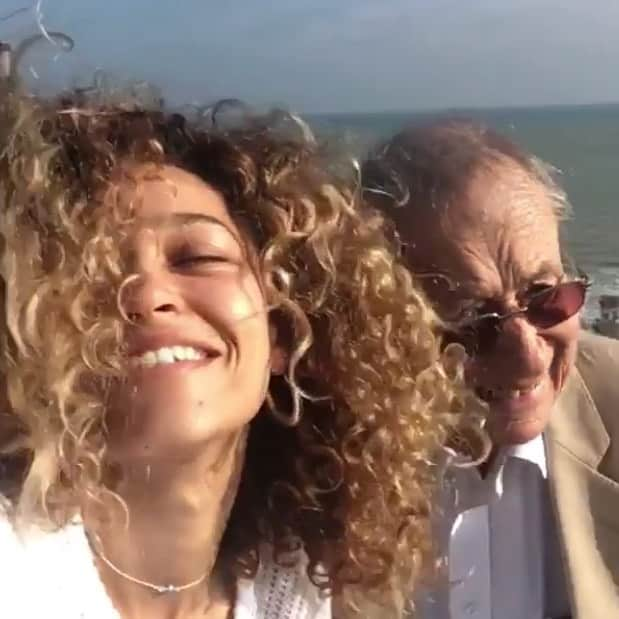 イジー・ビズさんのインスタグラム写真 - (イジー・ビズInstagram)「Happy birthday paps, miss you forever :) my best friend x」5月9日 5時55分 - izzybizu