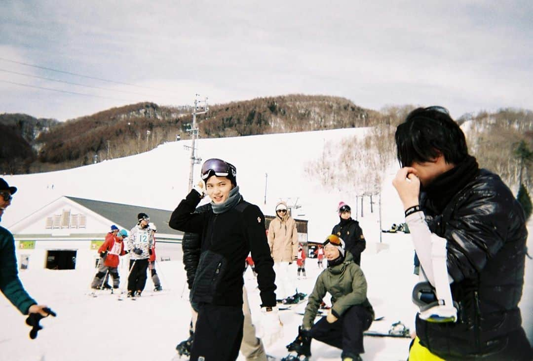 岡本夏美さんのインスタグラム写真 - (岡本夏美Instagram)「#御曹司ボーイズ #雪山フィルムアルバム #☃️ #natsufilm みなさんどんな写真が見たいですか〜 沢山ありすぎてなにを載せたらいいんだか よくわからなくなっているのです」5月9日 16時51分 - okamoto_natsumi