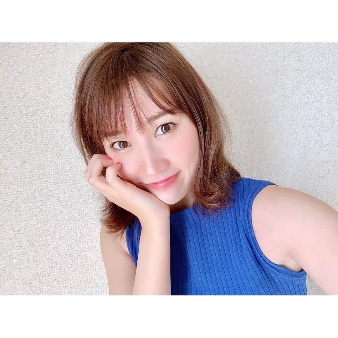 梶恵理子さんのインスタグラム写真 - (梶恵理子Instagram)「令和と共にイメチェンしました😝❤️ 13cm✂️バッサリカット🥰 . ずっとロングできた私には だいぶ勇気がいりましたが 思い切ってミディアムに😂💓 . いつも通っているNoz渋谷店が 5/1〜「JEWIL(ジュイル)」に変わり リニューアルオープンしたことも兼ねて YouTube動画でカットの詳細もupしています☺️💓 . 4枚目の写真はスタイリング無しの カラーカットビフォーアフター🌙 . めちゃくちゃお気に入りです🥳 本当に新鮮で、気分転換になりました🙈💞 りょうやさん(@jewil_ryoya )ありがとうございました！🧡 . . . #かじえり#カジカット#ミディアムヘア#イメチェン#令和#令和と共に#ジュイル#JEWIL」5月9日 15時20分 - kajierimakeup