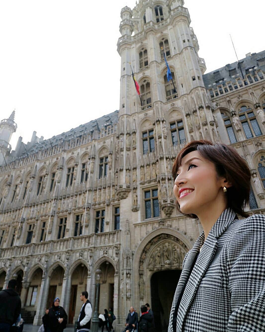 丹野みどりさんのインスタグラム写真 - (丹野みどりInstagram)「アムステルダムから列車で半日観光。  ベルギーはブリュッセルにも行きました。  グランプラスという広場は、市庁舎など様々な建物に囲まれ美しい場所でした。  #ベルギー#ブリュッセル#グランプラス#travel#travelphotography#美しい」5月9日 15時21分 - midorimarron
