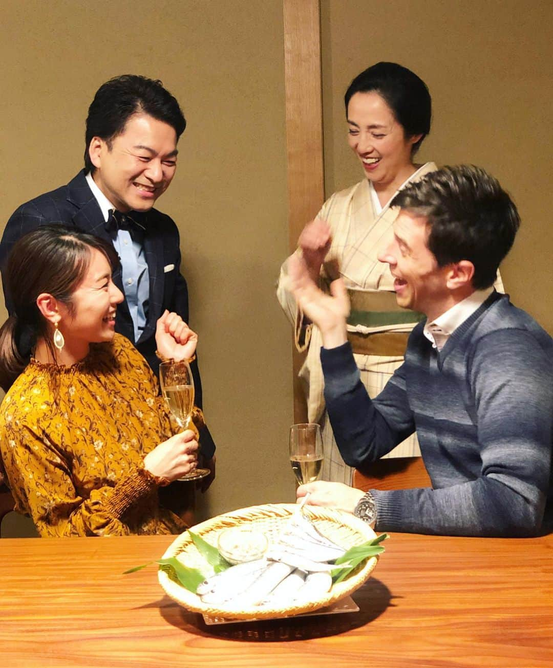 内山理名さんのインスタグラム写真 - (内山理名Instagram)「あてなよる「いわしで呑（の）む」🍽 ・ 京都の隠れ家で イワシ尽くしのお料理を 料理家 #大原千鶴 さんのおもてなしで素敵な夜を.. 今夜 9時15分〜10時00分 BS4Kにて。 ・ へしこ とバターを合わせたオードブルから始まり 一品一品に合わせたお酒をソムリエ若林さんに選んでいただき。 パトリック・ハーランさんと一緒にトークをしながら最後の炒飯まで堪能致しました。 イワシ食べたくなりますよ〜  おたのしみに🥂 ・ #nhk #bs4k #あてなよる #京都 #隠れ家 #いわし料理 #casafline #gasbijoux」5月9日 15時27分 - rinauchiyama_official