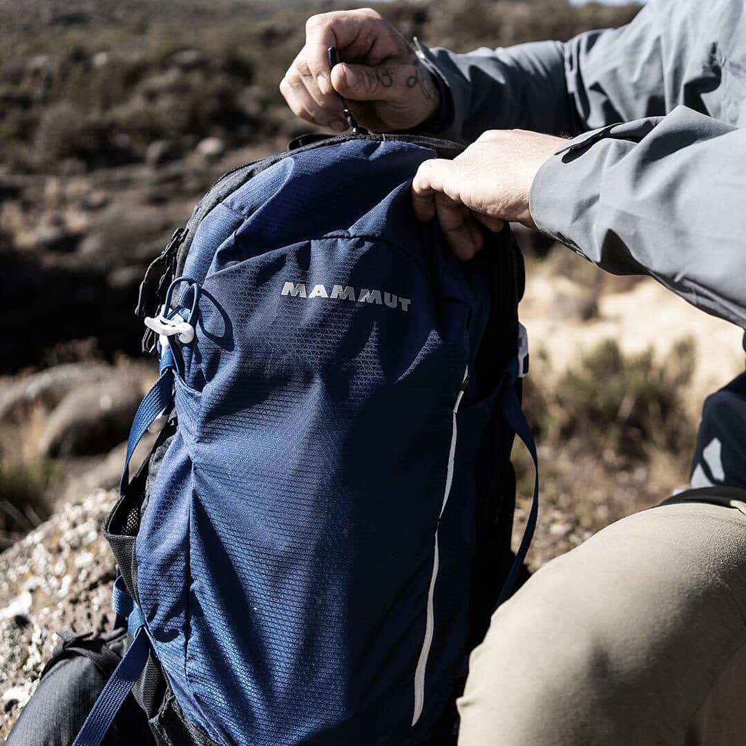 Mammutさんのインスタグラム写真 - (MammutInstagram)「A real multi-talent: Very lightweight materials and numerous features make the Lithium Speed a suitable companion for pretty much everything from trail running and hiking to multi-pitch climbing.  #mammut_swiss1862 #dowhatyoucant #bewhatyoucan #hiking #hiking_daily #mountainlove #stayandwander #exploringtheglobe #adventurethatislife #mountainvibes #letswander」5月9日 15時31分 - mammut_swiss1862