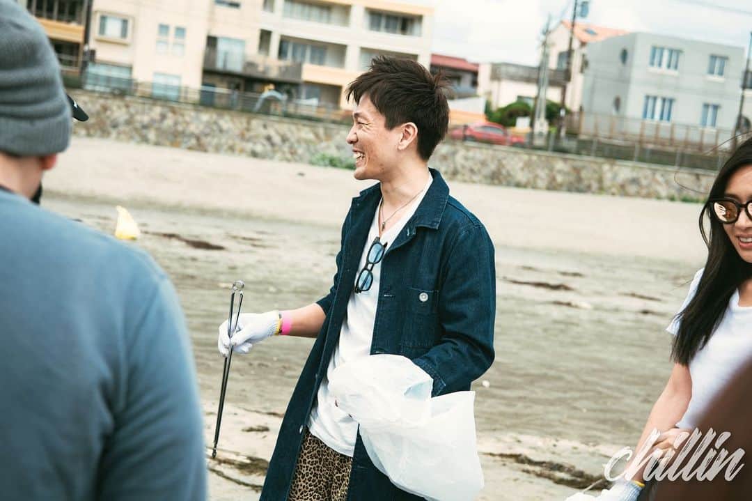 KYOHEYさんのインスタグラム写真 - (KYOHEYInstagram)「先日のchillin-GW special-で﻿ chillin BEACH CLEAN PROJECTをスタートしました！🏖🐠☀️﻿ 企画へのたくさんの賛同、ご参加、誠にありがとうございました！🙇‍♂️﻿ ﻿ chillin @chillin_music として、引き続きこのような活動を継続してまいりますので、皆様のさらなるご協力をよろしくお願い致します！😃✨🤙﻿ ﻿ #chillin #ブエチリ #BEACHCLEAN #ビーチクリーン #sea #lovesea #材木座海岸 #GREENROOMBEACHCLUB #鎌倉 #材木座」5月9日 15時48分 - kyohey5
