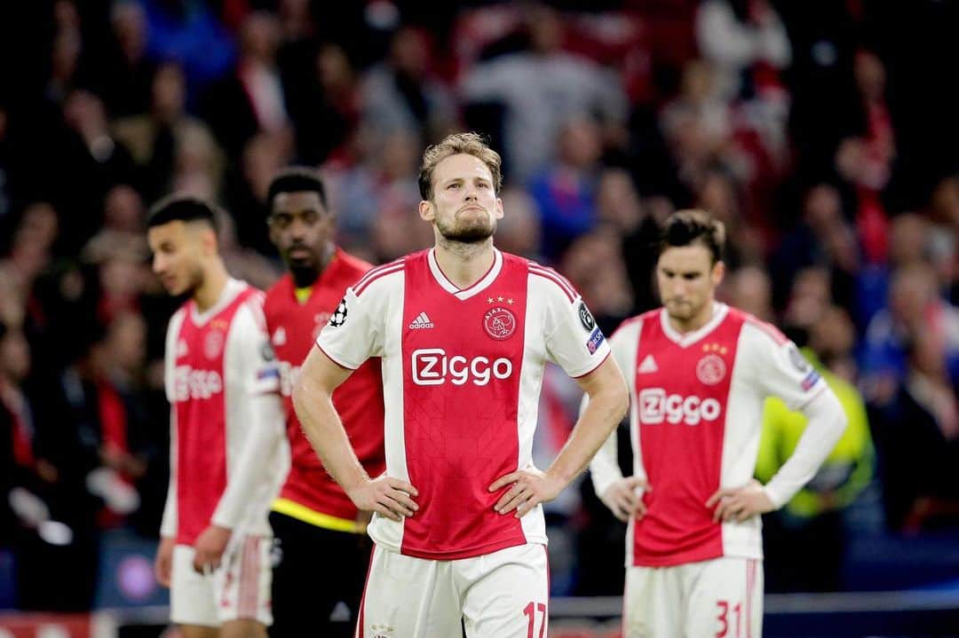 のインスタグラム：「What a Journey this @championsleague Season was. It hurts at the moment but Im so proud of this team.. and to be part of it! We surprised and showed the world were we capable of. We fought and gave our all every match, as one TEAM! Big thank you to all our fans who travelled with us every game from the start, you are amazing 🙌🏻 its hard at the moment but we keep our heads up, because this season isn’t over yet! ❌❌❌」