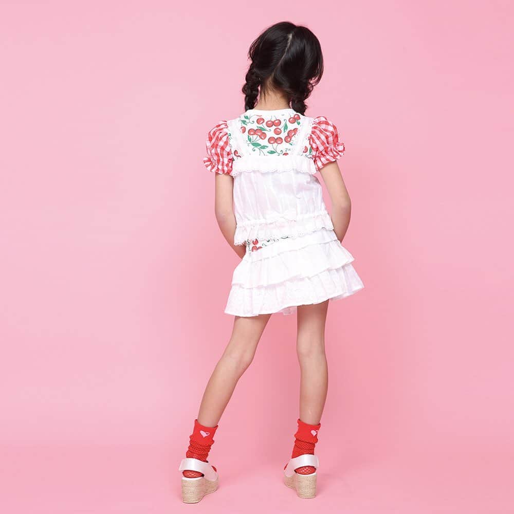 RONI WORLDさんのインスタグラム写真 - (RONI WORLDInstagram)「💛🧡New arrival🧡💛﻿ ﻿﻿ 2019 SUMMER COLLECTION入荷﻿﻿ ﻿﻿ 明日以降、順次入荷いたします。﻿ 各店の入荷状況はお近くの﻿ 店舗にお問い合わせください。﻿﻿ ﻿﻿ コドモランド本日19時より販売スタート﻿﻿ ★ @kodomoland_official ﻿﻿ ﻿﻿ ﻿﻿ #RONI ﻿ #roni ﻿ #ロニィ﻿﻿ #kids ﻿ #kidsfashion ﻿ #キッズ﻿﻿ #キッズファッション ﻿ #子供服 ﻿ #子供﻿﻿ #model﻿ #サマーコーデ」5月9日 15時58分 - roni62insta