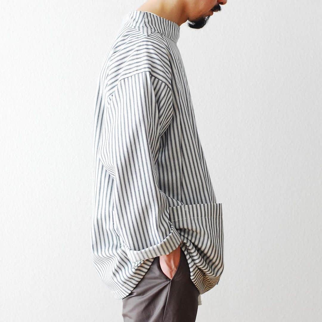 wonder_mountain_irieさんのインスタグラム写真 - (wonder_mountain_irieInstagram)「_ Engineered Garments WORKADAY -エンジニアード ガーメンツ ワーカーデイ- “Smock Popover cotton ripstop ” ￥24,840- "Smock Popover cotton railroad st" ¥25,920-  _ 〈online store / @digital_mountain〉 “Cotton Ripstop ” → http://www.digital-mountain.net/shopdetail/000000006939/ _ "cotton railroad st." → http://www.digital-mountain.net/shopdetail/000000009448/ _ 【オンラインストア#DigitalMountain へのご注文】 *24時間受付 *15時までのご注文で即日発送 *1万円以上ご購入で送料無料 tel：084-973-8204 _ We can send your order overseas. Accepted payment method is by PayPal or credit card only. (AMEX is not accepted)  Ordering procedure details can be found here. >>http://www.digital-mountain.net/html/page56.html _ 本店：#WonderMountain  blog>> http://wm.digital-mountain.info/blog/20190504-1/ _ #NEPENTHES #EngineeredGarments #EGWORKADAY  #EngineeredGarmentsWORKADAY  #ネペンテス #エンジニアードガーメンツ #ワーカーデイ #エンジニアードガーメンツワーカーデイ  _ 〒720-0044  広島県福山市笠岡町4-18  JR 「#福山駅」より徒歩10分 (12:00 - 19:00 水曜定休) #ワンダーマウンテン #japan #hiroshima #福山 #福山市 #尾道 #倉敷 #鞆の浦 近く _ 系列店：@hacbywondermountain _」5月9日 16時03分 - wonder_mountain_