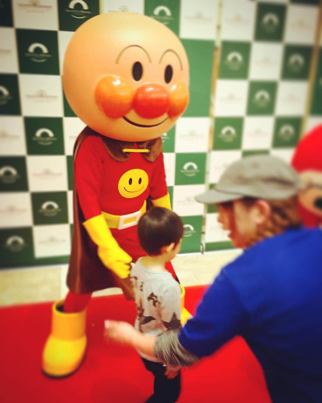 篠宮暁さんのインスタグラム写真 - (篠宮暁Instagram)「アンパンマンの握手を素通り。」5月9日 16時19分 - shinomiyaakira
