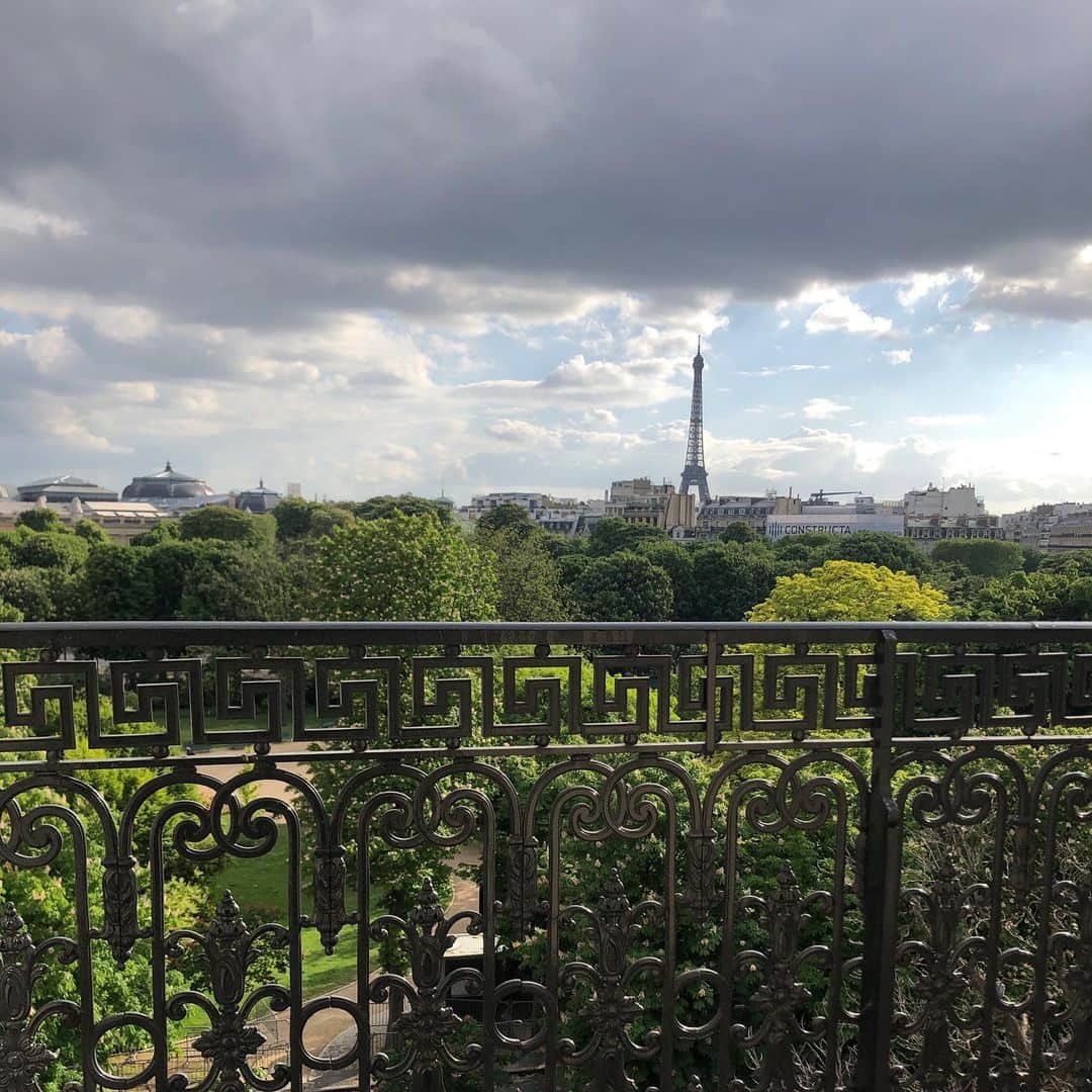 草間淑江さんのインスタグラム写真 - (草間淑江Instagram)「昨夜帰国しました。  パリ🇫🇷滞在中は ラ レゼルヴに宿泊。  落ちた素敵なホテルです。  #パリ#パリ🇫🇷#ラレゼルブ」5月9日 16時26分 - yoshie_kusama