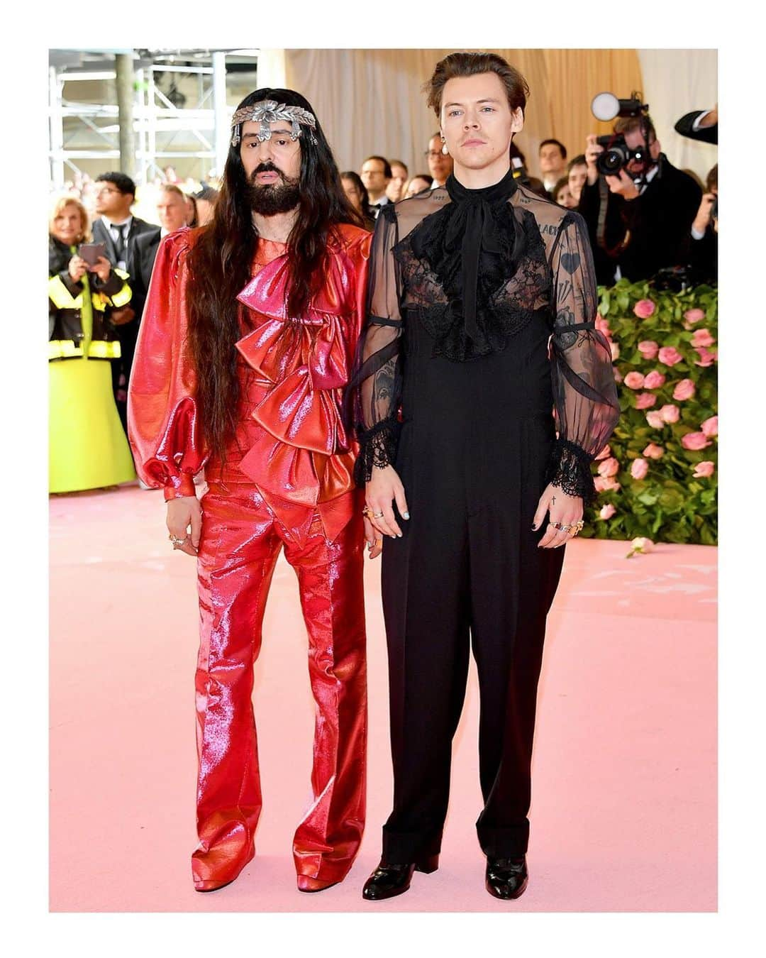 グッチさんのインスタグラム写真 - (グッチInstagram)「Arriving together to the #MetGala, @metcostumeinstitute co-chairs @alessandro_michele and @harrystyles, in a custom #Gucci organza shirt with lace and organza jabot, high-waisted wool mohair trousers, patent leather boots, and a #GucciJewelry single bee earring with cream drop pearl and Interlocking G, yellow gold H and S letter rings, and #LeMarchédesMerveilles rings in yellow gold, aged sterling silver, with rubies, blue topaz, a pearl, amethyst and diamonds. #MetCamp #AlessandroMichele #MetGala2019」5月9日 16時29分 - gucci