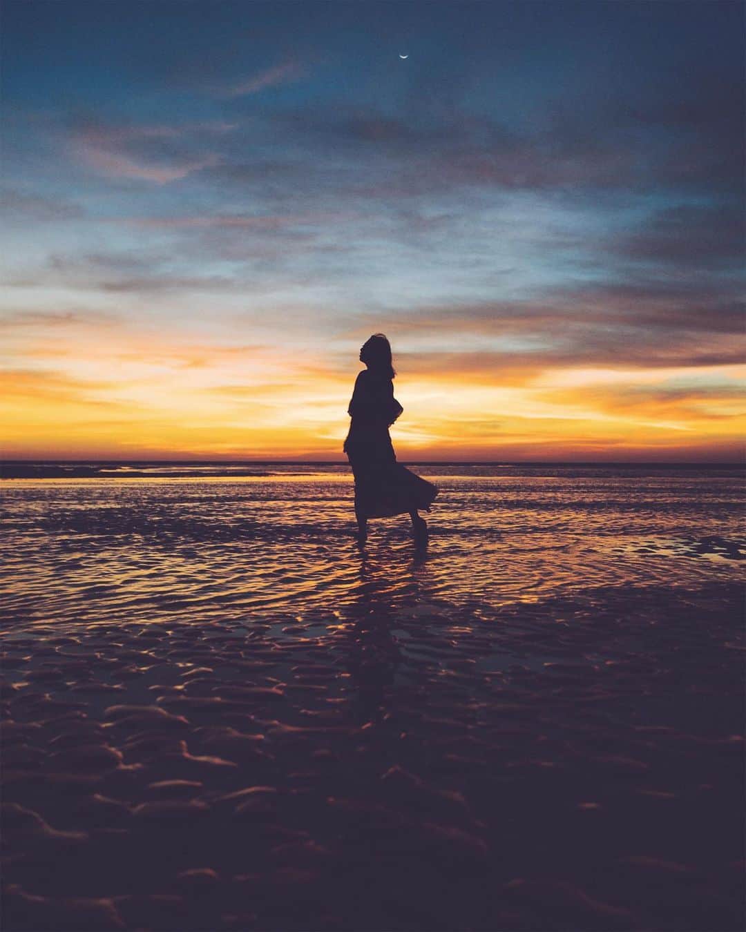 GENTAのインスタグラム：「コタ・キナバルの夕暮れは鳥肌が立つほどに美しかった。 #マレーシア #ボルネオ島 #サバ州 #コタキナバル #sabahtourismjpn #sabahtourism」