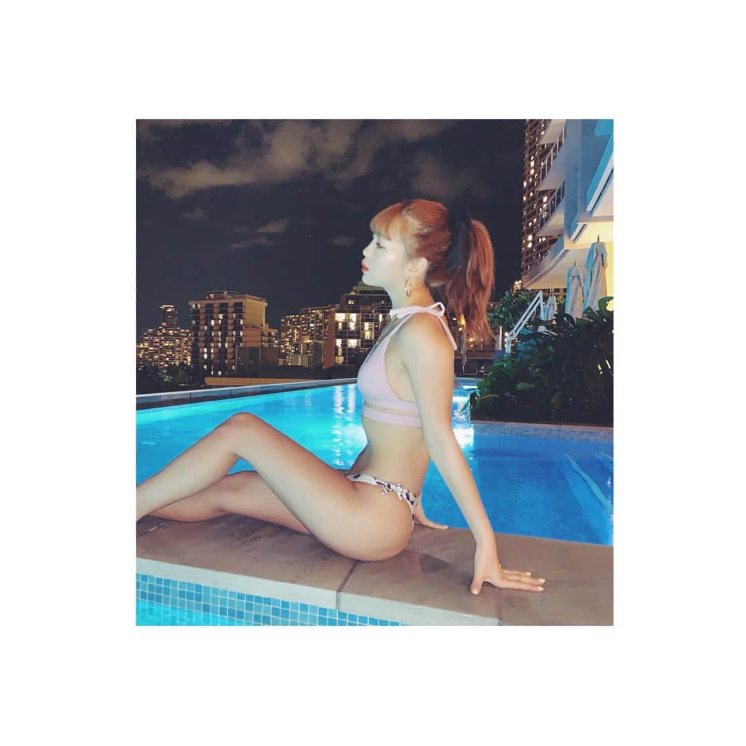 藤田ニコル（にこるん）さんのインスタグラム写真 - (藤田ニコル（にこるん）Instagram)「ナイトプールに🦋 ジャグジー気持ちかったぁ。  プールか海にしかいないから 水着さんばっかでごめんね😋🙏」5月9日 16時39分 - 2525nicole2