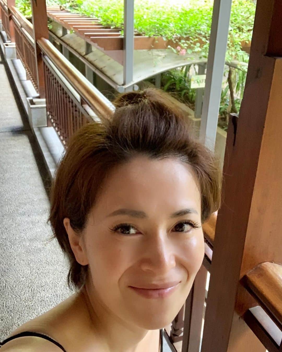 揚田亜紀のインスタグラム：「#バリの私 #スパでお肌ピッカピカ #マツエクしてるからノーメイクでオッケイ #全身写真の時は全力でつま先立ち #実はプルプル震えてます」