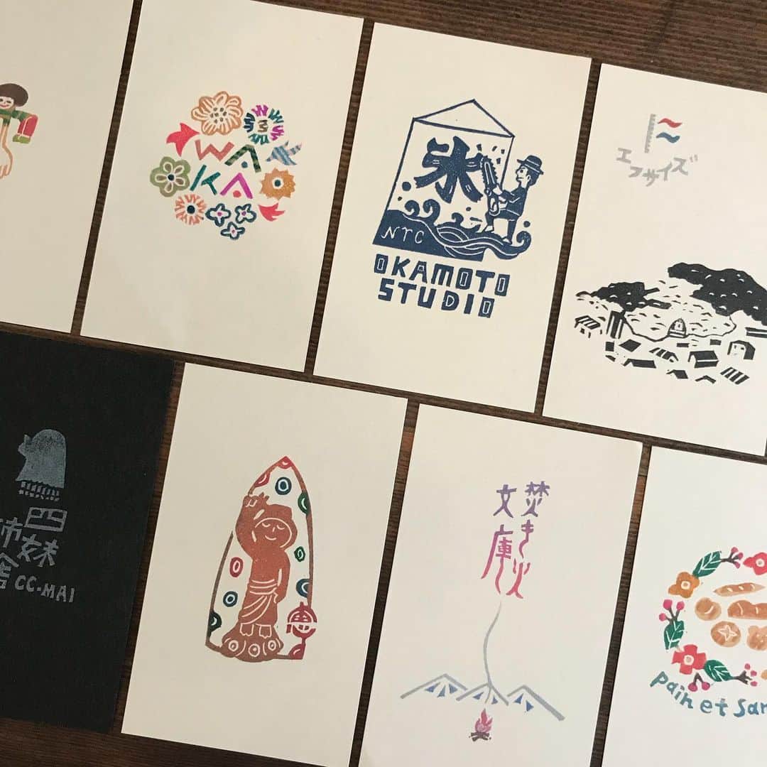 のインスタグラム：「【 norioはんこオーダー会 残り僅か！at 手紙舎鎌倉店5/11(土)・5/12(日) 】 前回の開催からご好評頂いていております、norioはんこオーダー会第2弾のご予約受付中です！現在のところ、5/12(日)の午後に僅かですがご予約頂けるお時間が残っております。お店のはんこや、お子さんのお名前、、はたまたあの人にプレゼントはんこを！あなただけのはんこをぜひこの機会に……。 『norioはんこオーダー会』 日程 : 2019年5月11日(土)、12日(日) ※おひとりさま40分の予約制です。 会場 : 手紙舎鎌倉店(神奈川県鎌倉市長谷2-5-41) tel : 0467-38-5035 営業時間 : 11:00〜18:00(火・水曜日定休) ご予約方法 : 予約サイトcubicにて受付。 詳しくは▶︎プロフィールページのリンク「手紙舎公式webサイト」EVENT INTRODUCTION内、「norioはんこオーダー会at手紙舎鎌倉店」へ . #手紙社#手紙舎#手紙舎鎌倉店#鎌倉#norioはんこ#はんこ#オーダーメイド」