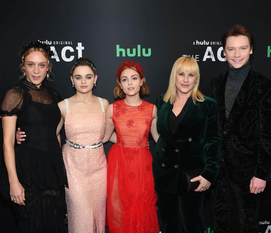 E! Onlineさんのインスタグラム写真 - (E! OnlineInstagram)「Just a #TheAct appreciation post because it's Wednesday and we're not sure what to do with our lives now that it's over. (📷: Getty Images)」5月9日 7時57分 - enews