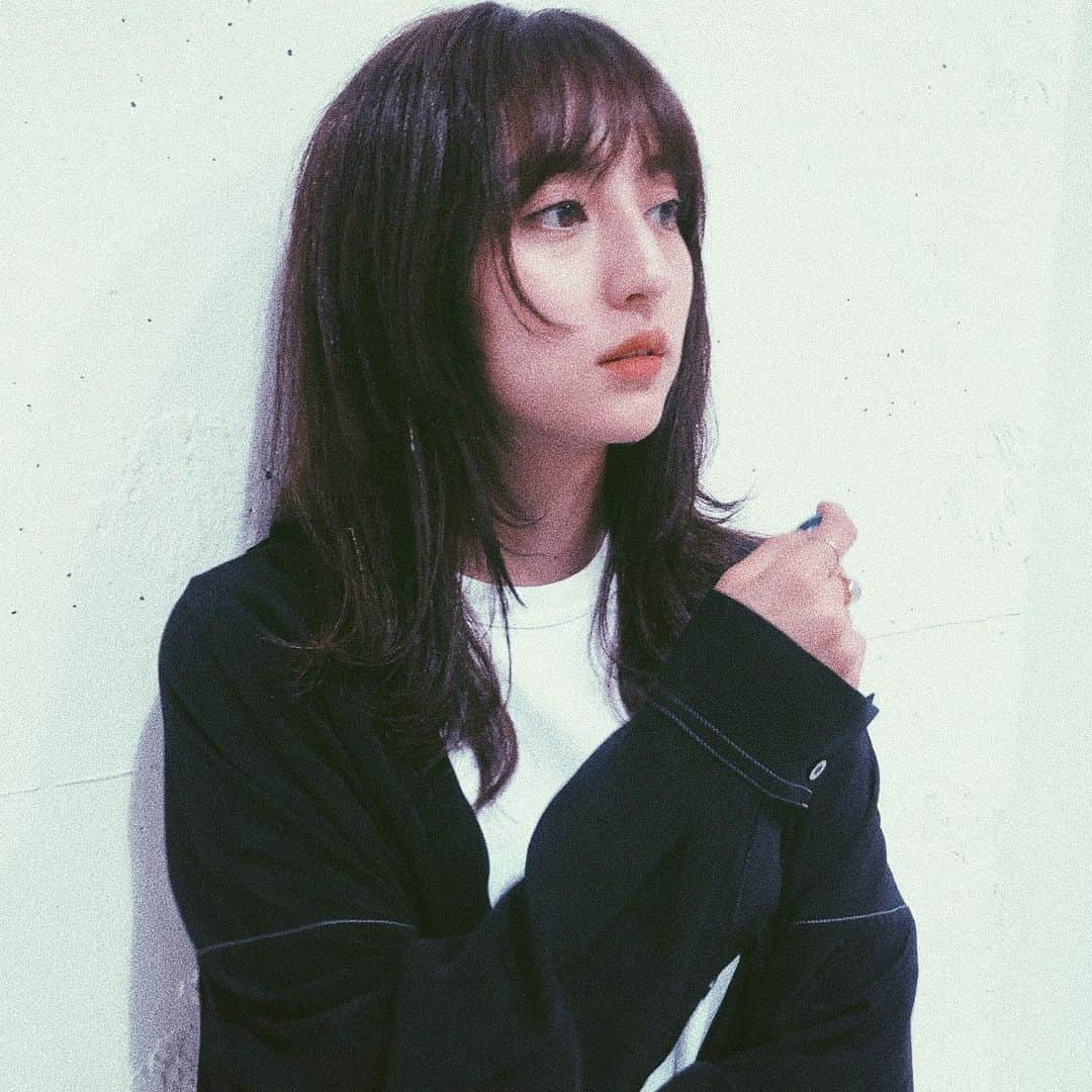 堀田茜さんのインスタグラム写真 - (堀田茜Instagram)「やっと美容院行けてスッキリ〜💇‍♀️ 色味は三枚目を💜 Thank you @kaneta.hair」5月9日 8時09分 - akanehotta