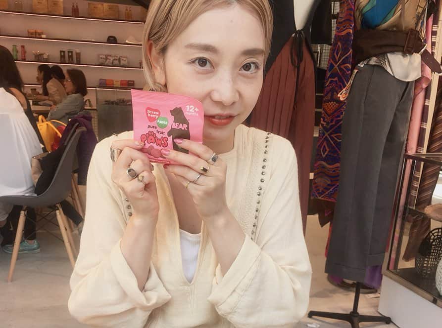 Yu-kiさんのインスタグラム写真 - (Yu-kiInstagram)「ともさんとこっちゃんと東京で🧡一緒にランチして買い物してめちゃくちゃ楽しかった🥰 ほんといつも会えて嬉しい🥺そして @toonecosmetics のシャドウ嬉しい😭いつもありがとうございます💙9月も会えるの楽しみ！💛#tokyo#japan」5月9日 8時05分 - yu_ki96
