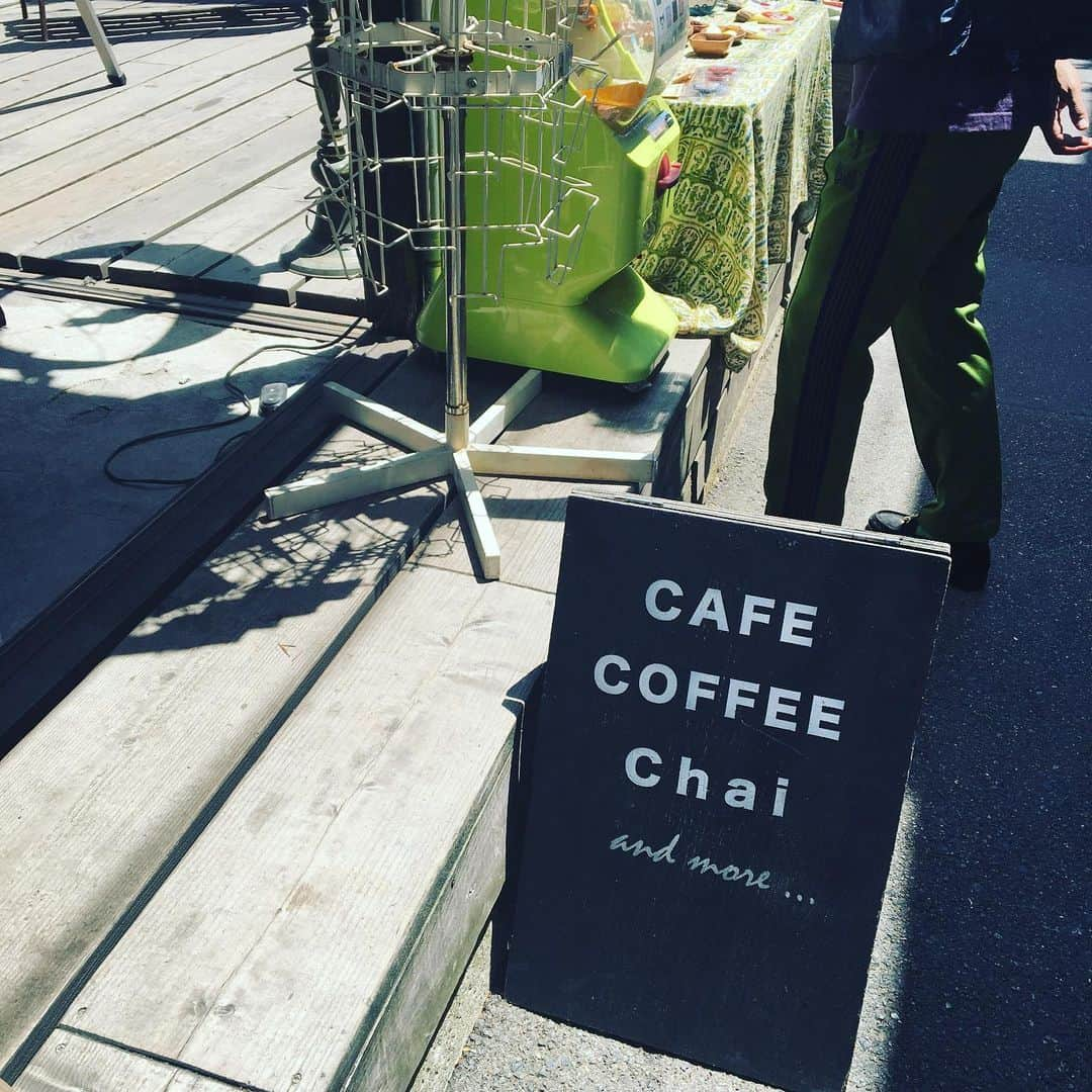 ナカイシミキさんのインスタグラム写真 - (ナカイシミキInstagram)「尾道ドリンク巡り🥤 ・ #チャイサロンドラゴン  #aroundcoffeestand ・ ・ 緑茶×サイダーの #チャイダー はやっぱり美味しい🍵 横はゲストハウスになっていて これまたステキ ・ #aroundcoffee はずっと気になっていたとこ🕴 ・ ・ 旦那さんたちは 尾道ラーメンのつたふじ行ってました🍜 ・ 来年からのGWも大型か気になり 2050年までのGW見てみた笑 ・ ・ #尾道 #onomichi #chaisalon #ヤドカーリ#尾道観光 #尾道カフェ #尾道ランチ #尾道散歩 #尾道ラーメン #つたふじ #coffee #カフェ巡り #カフェ好き #カフェ巡り好きな人と繋がりたい」5月9日 8時26分 - mikivicious