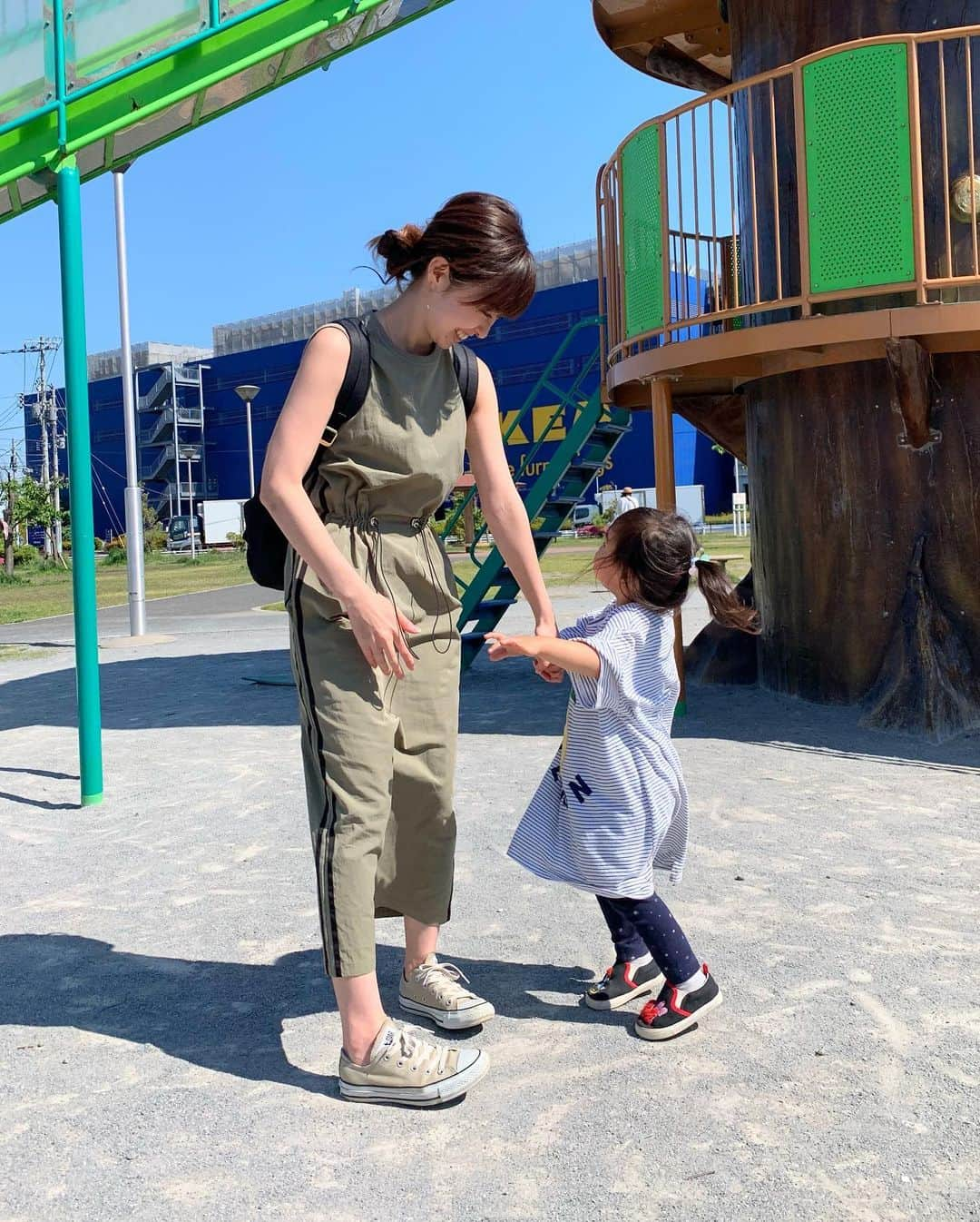 原田あかねさんのインスタグラム写真 - (原田あかねInstagram)「✩*॰ お買い物して、公園行って お家でご飯食べて... そんな当たり前が1番幸せだ❤️ . #公園コーデ #ママ #mama #2歳9ヶ月 #女の子ママ #ママリ #コドモノ #ベビフル #コズレ #mamagirl #family #gm #親子コーデ」5月9日 8時53分 - akane.hrd