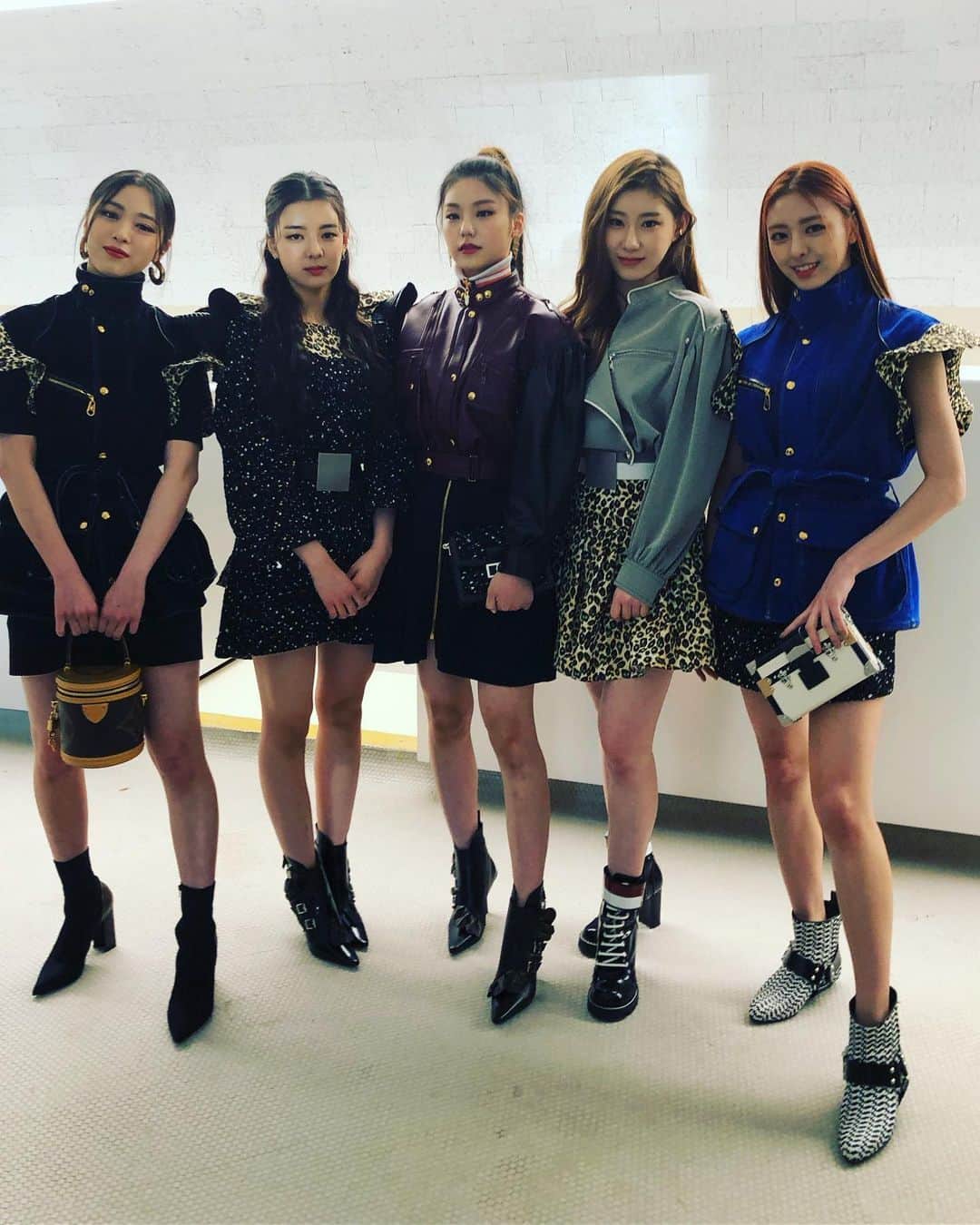 田中杏子さんのインスタグラム写真 - (田中杏子Instagram)「K-pop idol group ITZY  at Louis Vuitton Cruise in NY TWA  #lvcruise2020  #LVCRUISE #louisvuitton #akotanaka #numerotokyo ＃ITZY」5月9日 8時59分 - akoakotanaka