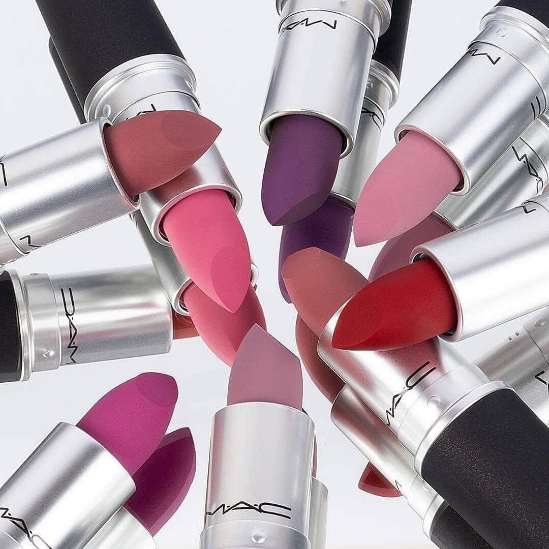 M·A·C Cosmetics Canadaさんのインスタグラム写真 - (M·A·C Cosmetics CanadaInstagram)「Experience a kiss of soft-focus colour that’s backstage-tested and Artist-approved 💋💄#MACPowderKiss Repost @maccosmeticsturkiye」5月9日 9時11分 - maccosmeticscanada