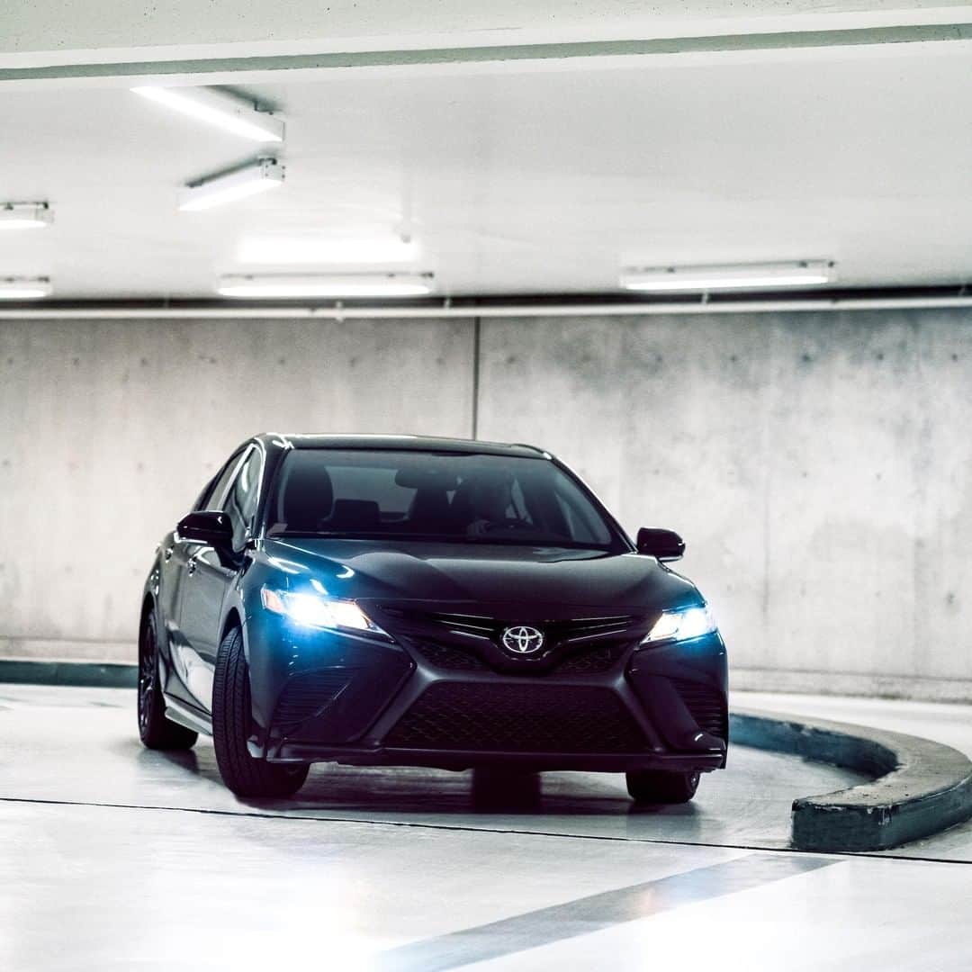 toyotausaさんのインスタグラム写真 - (toyotausaInstagram)「Choose your #Camry Nightshade Edition, available in Midnight Black Metallic, Celestial Silver Metallic and Super White. #LetsGoPlaces」5月9日 9時24分 - toyotausa