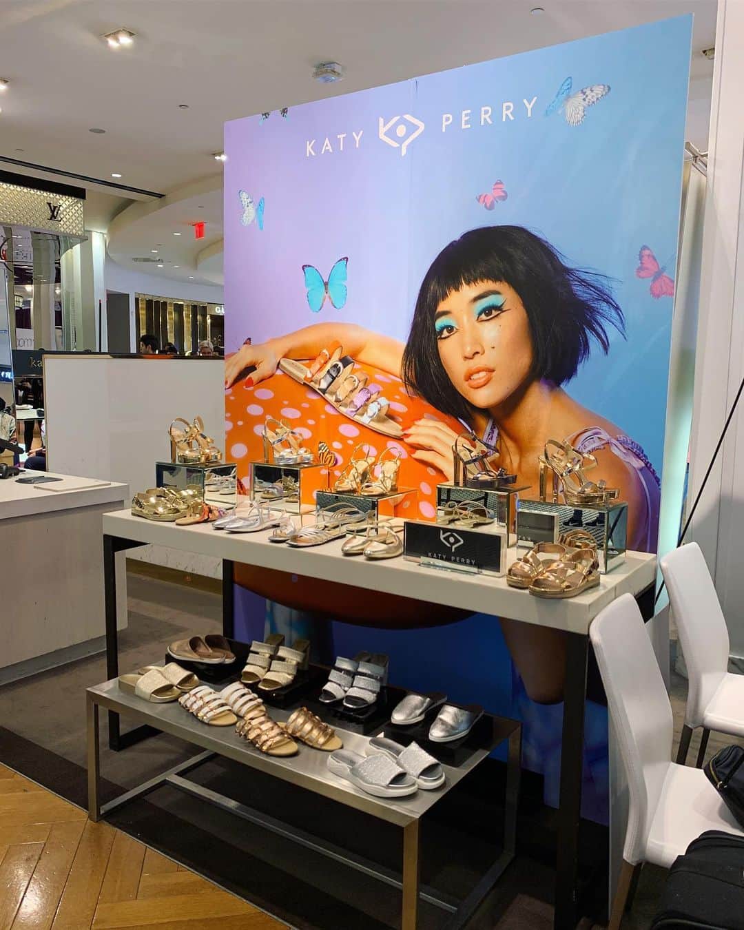 Ai Shimatsuさんのインスタグラム写真 - (Ai ShimatsuInstagram)「I am very thrilled to see this!!!!!!! 😍 @katyperrycollections at Macy’s!!!! 🛍🎀 What an honor to be a part of it...✨ Thank you  @katyperry and @katyperrycollections so much for having me. ♥️ And thank you @tamratam for the pics!!!! 📸🤩 #katyperrycollections #macys」5月9日 9時26分 - aishimatsu