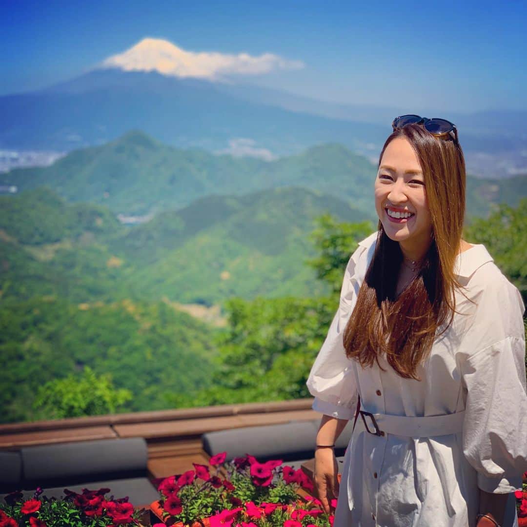 菊池沙都のインスタグラム：「とても良い一日🍀 #ドライブ#快晴#絶景  #パノラマパーク#富士見テラス #富士山#mtfuji  #竹林の小径#修善寺  仕事ない日はいつも早起き。 1日運転ありがとう。」