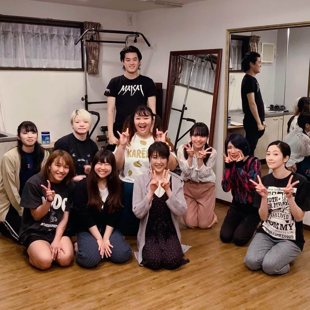 朱里さんのインスタグラム写真 - (朱里Instagram)「We practiced Etude⭐️ 即興芝居の稽古😊楽しかったし、とても勉強になりました！レベルアップできるようにがんばります！  木戸さんさすがでした😊  #etude #Improvisation #actress #practice #enjoy #learn #makai #エチュード #即興芝居 #即興 #芝居 #稽古 #練習 #勉強 #魔界 #ありがとうございました #アクトリーグ」5月9日 9時43分 - syuri_official