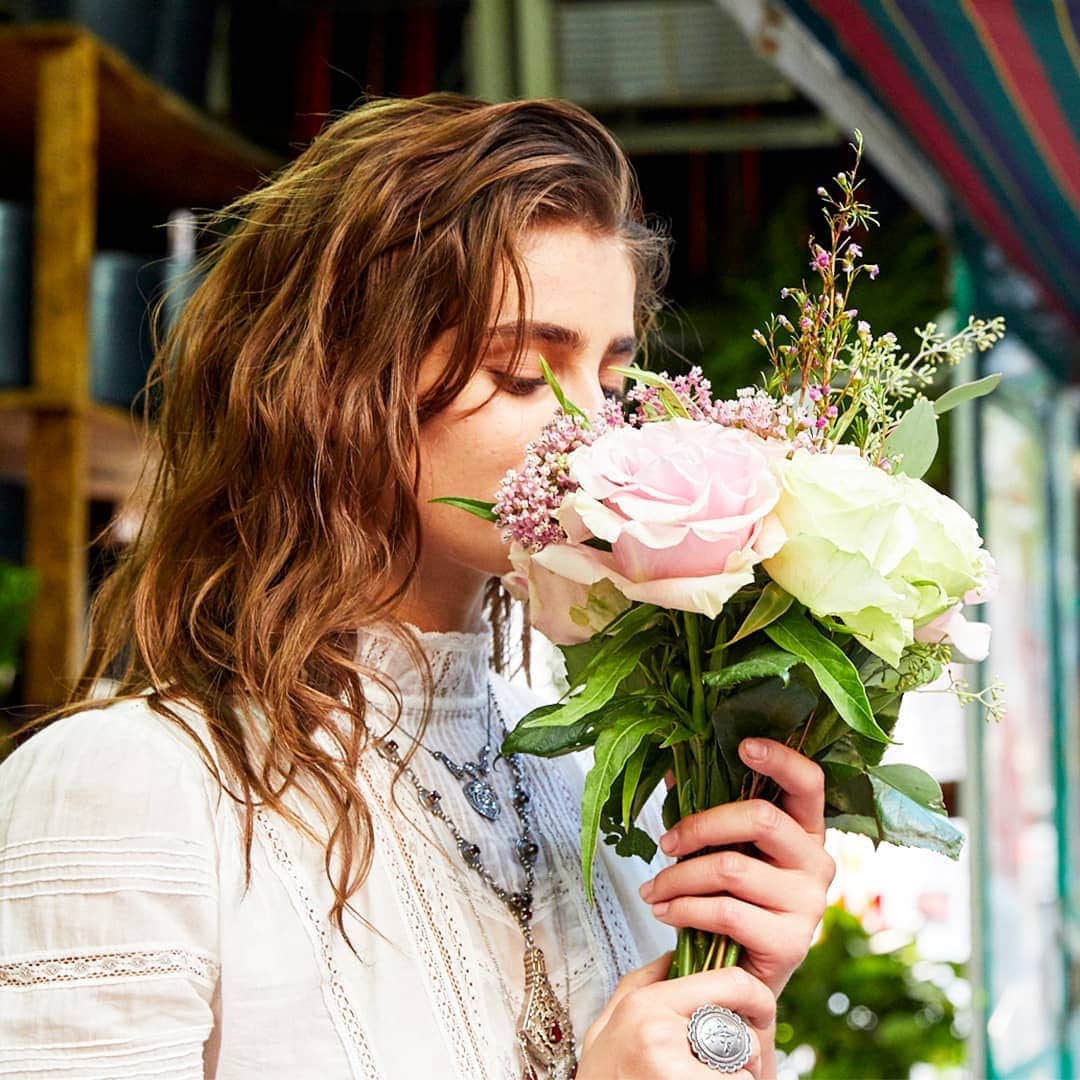 テイラー・ヒルさんのインスタグラム写真 - (テイラー・ヒルInstagram)「🌸 Romance Rosé, a new sparkling, floral fragrance 🌹 it's the perfect gift for Mother’s Day. Now available @ultabeauty and other retailers! #ad 🌸 @ralphlauren」5月9日 9時53分 - taylor_hill