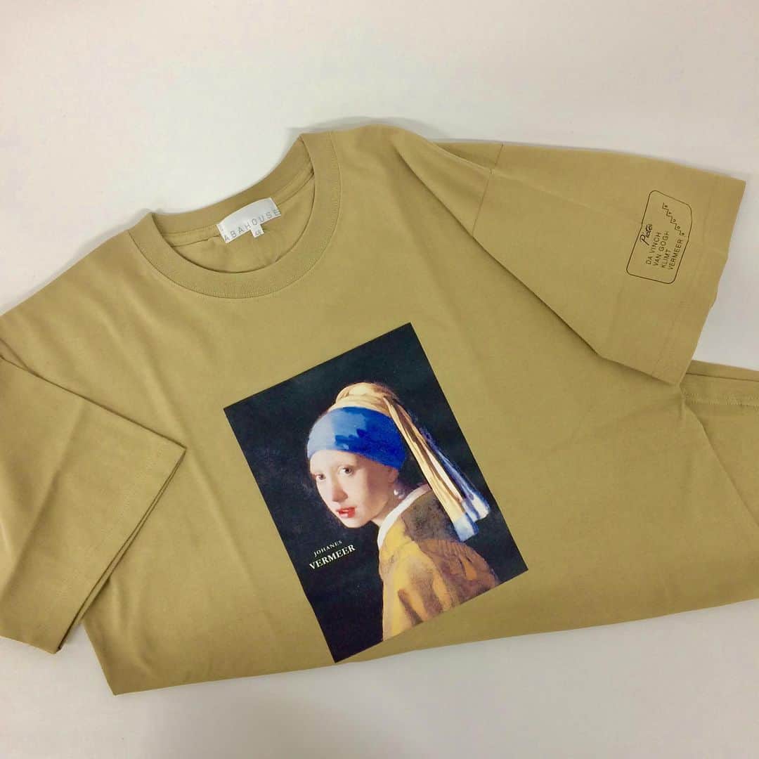 アットシェルタメンズさんのインスタグラム写真 - (アットシェルタメンズInstagram)「~ABAHOUSE~ . 夏の新作アイテム！ . フェルメール Girl with a Pearl Earring Tシャツ . . ヨハネス・フェルメールの作品をプリントした絵画Tシリーズの新作。フロントとスリーブに施されたプリントがポイントの一着です。  #atscelta #ABAHOUSE #mensfashion #fashion #fashionblogger #photooftheday #ootd #instafashion #instagood #アットシェルタ #お洒落さんと繋がりたい #いいね返し #ABA00385021006 #フェルメール #アートTシャツ」5月9日 9時56分 - speakfor_official
