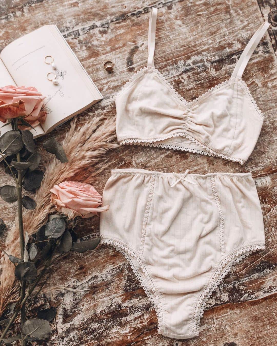 SPELLさんのインスタグラム写真 - (SPELLInstagram)「We’re super excited to introduce these sweet as pie organic cotton intimates in our Lioness collection next week ~ Our Lana Organic Cotton Bralette + High Waisted Bloomers {aka granny undies! Bring’n them back!!} you guys have spoken and we have listened, we’re super stoked to finally offer some underwear in natural, organic fibres!! ☁️🌾 Now, we are all about natural fibres, and organic? Yes please! But we are also excited to announce our traditional printed intimates have been transitioned to recycled nylon... which is huge when it comes to walking lighter... we’ll share more on these over the next week! 🌿」5月9日 10時06分 - spell