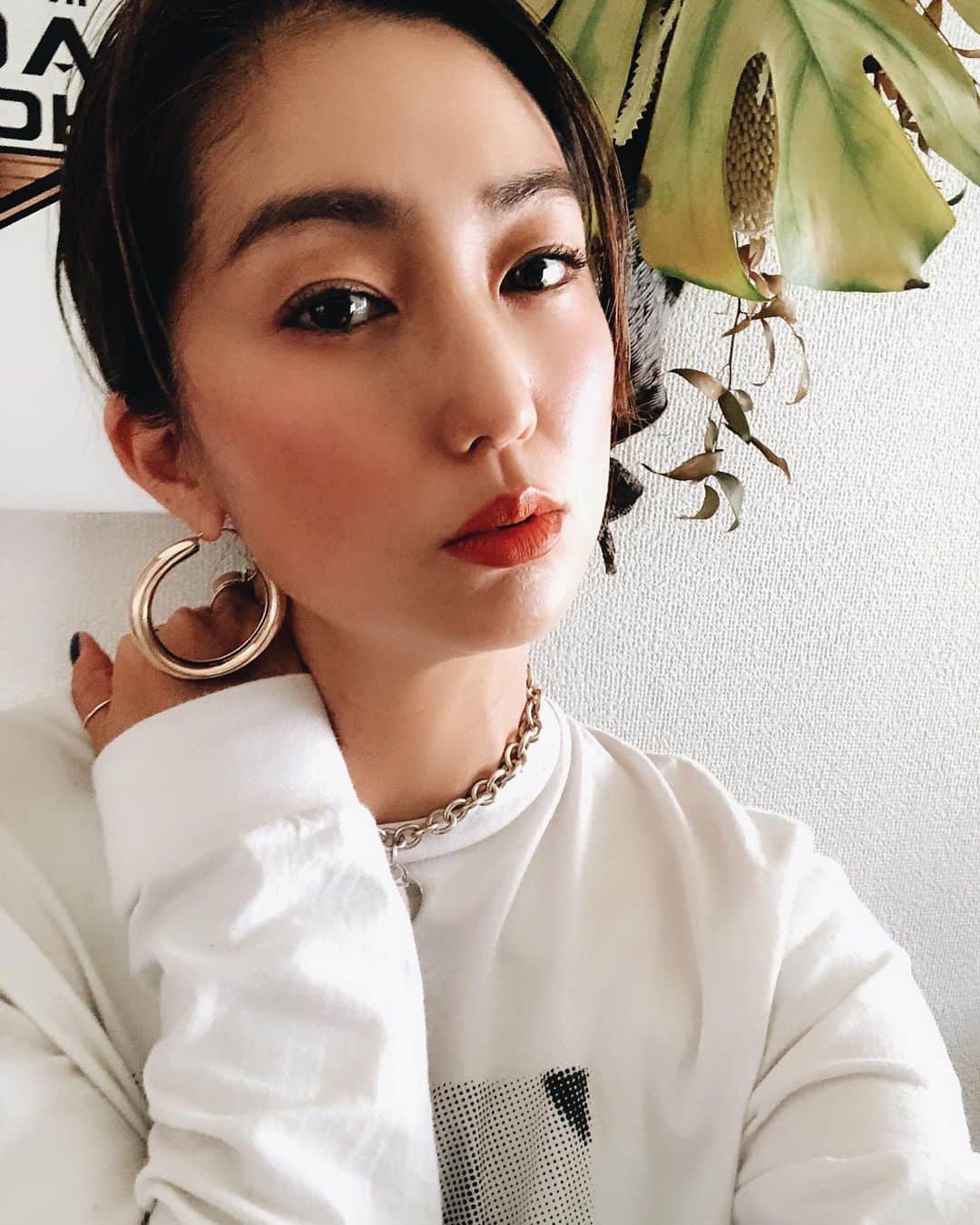 堀舞紀さんのインスタグラム写真 - (堀舞紀Instagram)「⛓⛓⛓ . . . . . 今日も朝からお弁当に謎なキャラをぶち込んで 幼稚園へ送り出し完了🧸 . 久々に旦那が帰国してきますが、 キャニオには伝えていません🙄 お迎えパピに行かせて影から覗いて驚かせちゃお〜っと💜 . ってくだらない事ばかり妄想して楽しんでいます… . . アクセサリージャラジャラ。 #accessory #instagood  #vintagemood」5月9日 10時10分 - mainohori