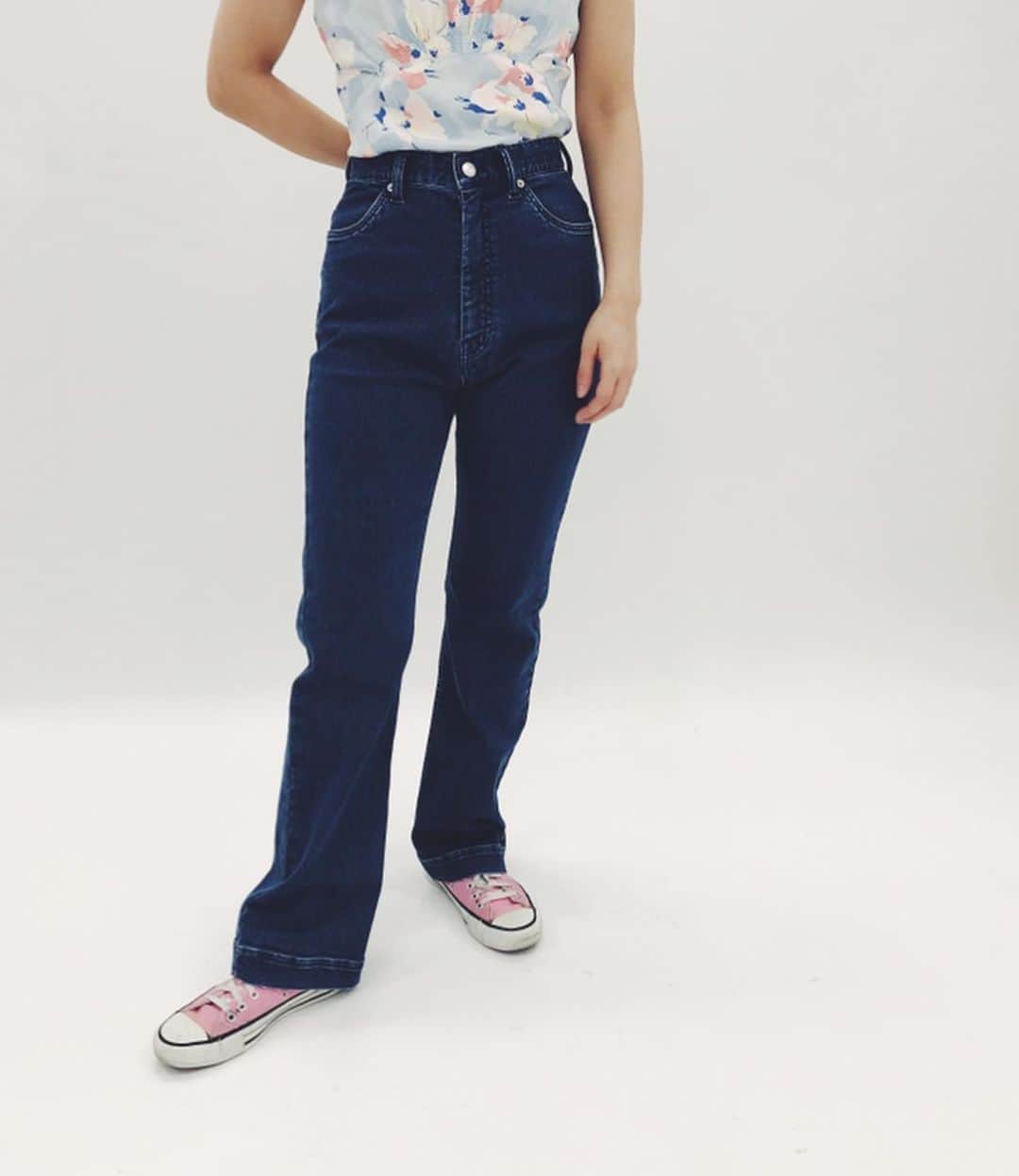 エディットフォールルさんのインスタグラム写真 - (エディットフォールルInstagram)「. FLARE DENIM 〈abc LULU〉 ¥17,000+tax blue,black 5/10 fri 19:00- START💞 . 完売しておりましたフレアデニムは、明日5/10(金)19:00よりベイクルーズストアにて追加予約を開始します！ カラーはブルー、ブラックの2色展開。 Tシャツやタンクトップなどシンプルなトップスとも合わせやすい万能アイテムです👯‍♀️ . #editforlulu」5月9日 10時46分 - editforlulu_official