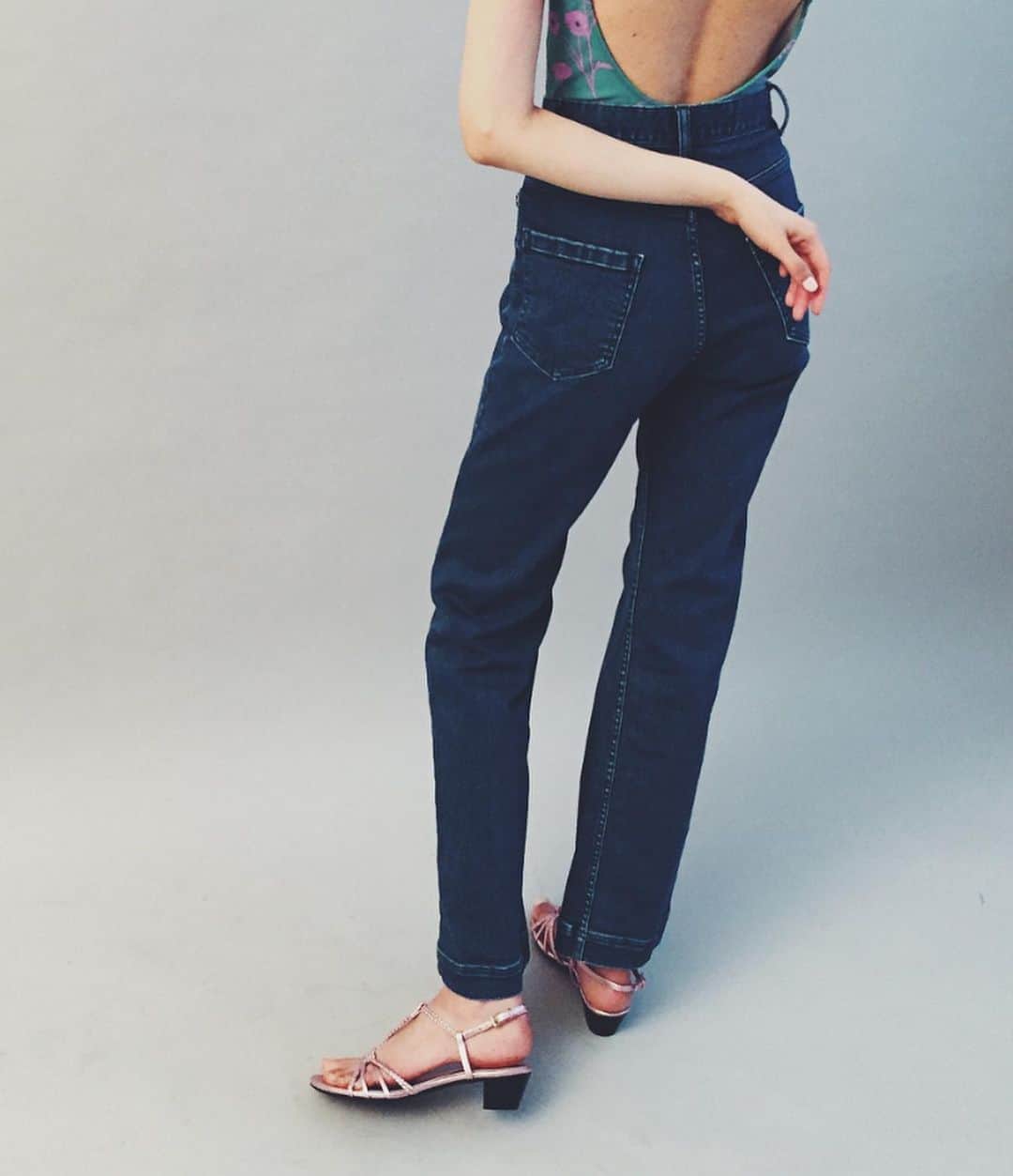 エディットフォールルさんのインスタグラム写真 - (エディットフォールルInstagram)「. FLARE DENIM 〈abc LULU〉 ¥17,000+tax blue,black 5/10 fri 19:00- START💞 . 完売しておりましたフレアデニムは、明日5/10(金)19:00よりベイクルーズストアにて追加予約を開始します！ カラーはブルー、ブラックの2色展開。 Tシャツやタンクトップなどシンプルなトップスとも合わせやすい万能アイテムです👯‍♀️ . #editforlulu」5月9日 10時46分 - editforlulu_official