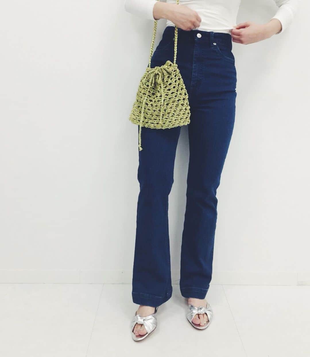 エディットフォールルさんのインスタグラム写真 - (エディットフォールルInstagram)「. FLARE DENIM 〈abc LULU〉 ¥17,000+tax blue,black 5/10 fri 19:00- START💞 . 完売しておりましたフレアデニムは、明日5/10(金)19:00よりベイクルーズストアにて追加予約を開始します！ カラーはブルー、ブラックの2色展開。 Tシャツやタンクトップなどシンプルなトップスとも合わせやすい万能アイテムです👯‍♀️ . #editforlulu」5月9日 10時46分 - editforlulu_official