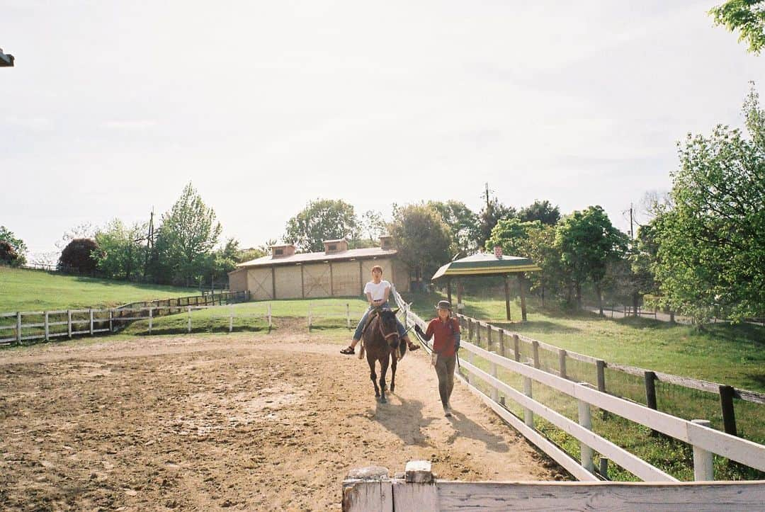 Aya（高本彩）さんのインスタグラム写真 - (Aya（高本彩）Instagram)「乗馬体験🐴  #乗馬 #ハーベストの丘  #フォトバイ妹 #ゴールデンウィーク」5月9日 10時52分 - aya_dream04