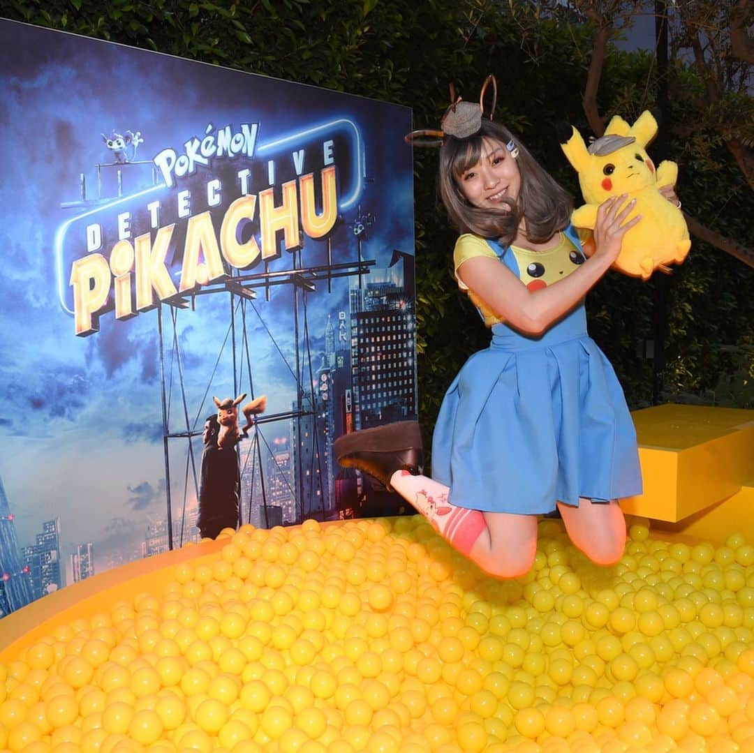 Warner Bros. Picturesさんのインスタグラム写真 - (Warner Bros. PicturesInstagram)「Welcome to the #PikaParty! 🔍⚡️ LA celebrated #DetectivePikachu in style. ➡️ See it in theaters FRIDAY! Get 🎟🎟 now!!」5月9日 16時57分 - wbpictures