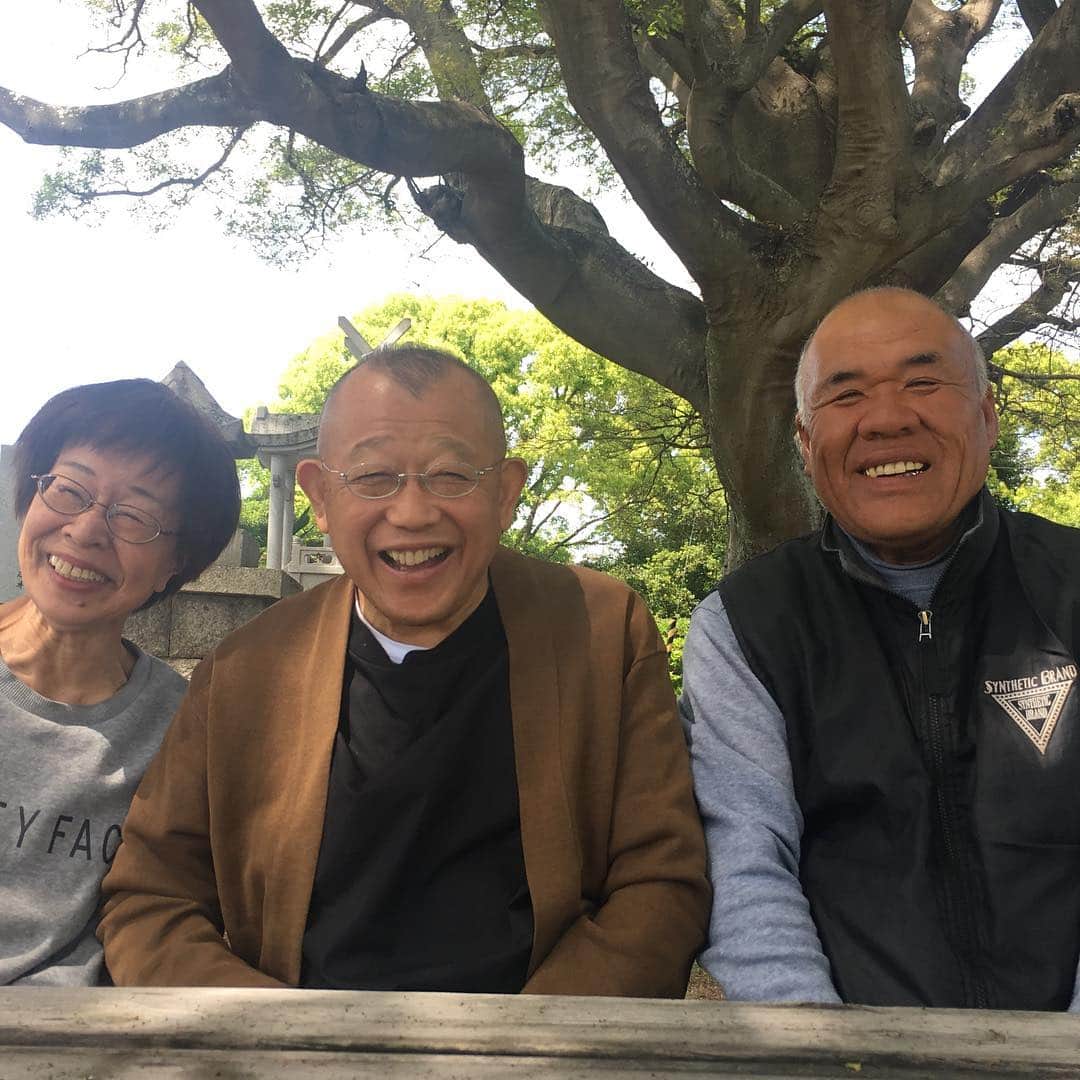 笑福亭鶴瓶さんのインスタグラム写真 - (笑福亭鶴瓶Instagram)「香川県の塩飽諸島、小与島、夫婦で二人しか居ない、突然ですが、この笑顔、空き家ばかりの中、最初に声かけた家、明るい中野さん夫婦です。」5月9日 11時45分 - shofukuteitsurube