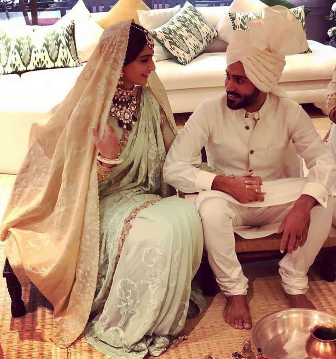 Indianstreetfashionさんのインスタグラム写真 - (IndianstreetfashionInstagram)「Latergram cause love is never late and that’s how we do it.. ♥️ 1 year down forever to go for these love birds .. #indianstreetfashion . . . . #indianfashion #stylefile #indianbride #bridalwear #weddings #bridalfashion #indianweddings #ethnic #traditional #potd #couture #glamour  #photography #ootd #bridalinspo #sangeet #mehendi . . .  #weddingblogger #fashionblogger #indianblogger #lovebirds #londonblogger #celebstyle @sonamkapoor #couple」5月9日 11時53分 - indianstreetfashion