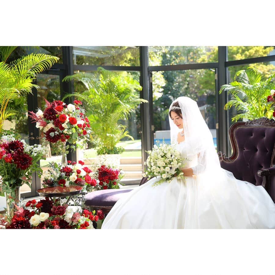 西谷綾子のインスタグラム：「✴︎ 【ご報告】 いつも応援してくださっている皆様へ ・ いつも温かい応援をしてくださり、 本当にありがとうございます。 ・ この場をお借りしてご報告があります。 ・ この度、西谷綾子は、かねてお付き合いをしておりました同い年の一般男性と入籍し、先日、結婚式も無事に終わりました。 ・ 彼は私よりもアクティブで趣味も多く一緒にいて日々笑顔が絶えません。彼の誠実さ、そしてどんな時も全てを包み込むような優しさに惹かれ、このような運びとなりました。 ・ 一番に伝えたかったのは、7年前に他界した父。 とっても厳しく、頑固な性格で昔から褒められることが少なかったけど、きっと誰よりもわたしの成長した姿を1番に喜んでくれていると思います。 ・ お互い心を合わせ幸せな家庭を築き上げていきます。 ・ 生活環境が変わってもこれまで以上、お仕事も一生懸命頑張りますので、引き続きよろしくお願いします。 ・ 西谷綾子 #weding #wedingparty #weddingphotography  #happywedding #weddingdress #maisondefoursis #foursisandco  #フォーシスアンドカンパニー」