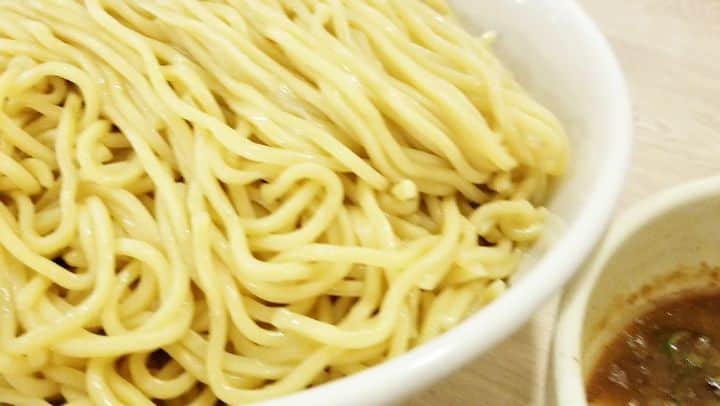 石関友梨のインスタグラム：「MAXが高崎キタ━━━(ﾟ∀ﾟ)━━━!!!! #景勝軒 #つけ麺 #濃厚魚介つけ麺 #高崎グルメ #群馬ラーメン #高崎ランチ #ゆで前1500 #1000円で麺増し無限 #MAX鈴木 #日本チャンピオン #フードファイター」